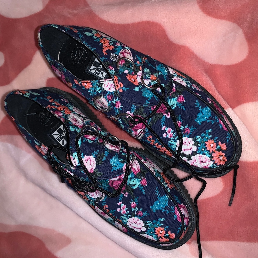 T.U.K. Flower Pattern  Platforms